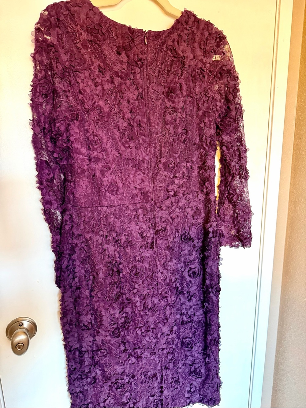 Women’s Xscape size 14 Purple Lace Floral Sheath Dress - Picture 3 of 4